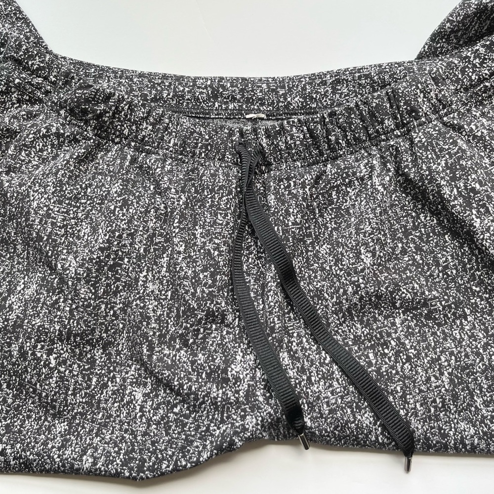 Lululemon Jet Jacquard Black Tapered Ankle Trouser - Picture 5 of 6